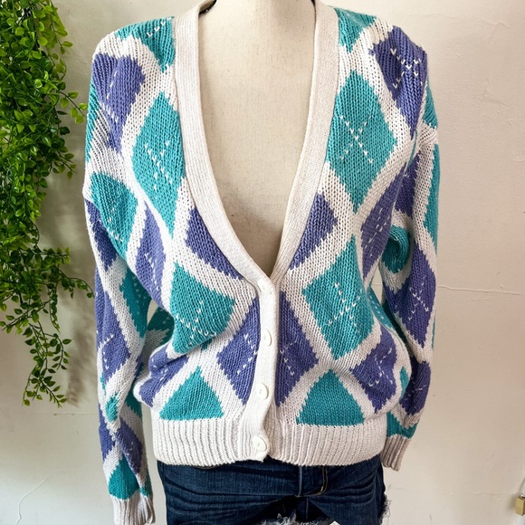 Vintage Sweaters - Vintage Chunky Knit Diamond Pattern V Neck Cardigan